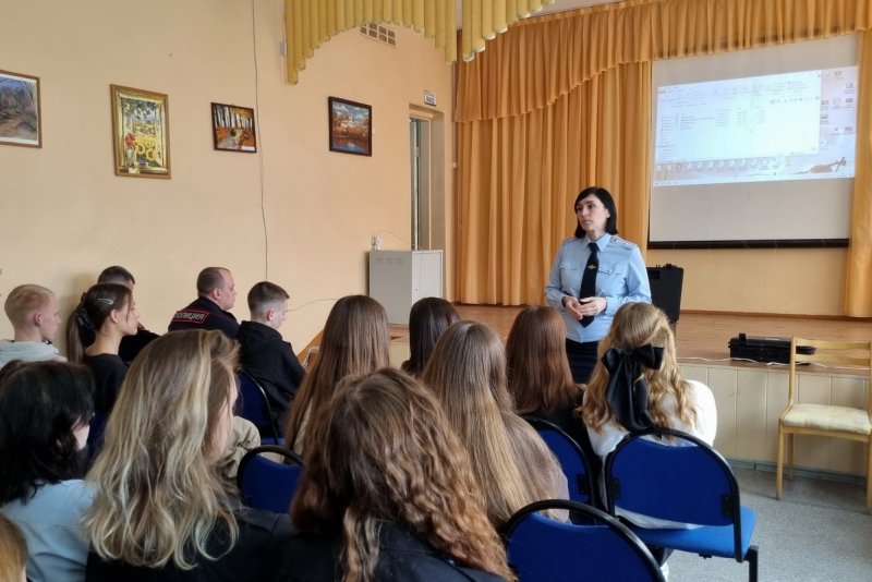 Сотрудники регионального УМВД провели встречу с учащимися школы №8 города Шадринска