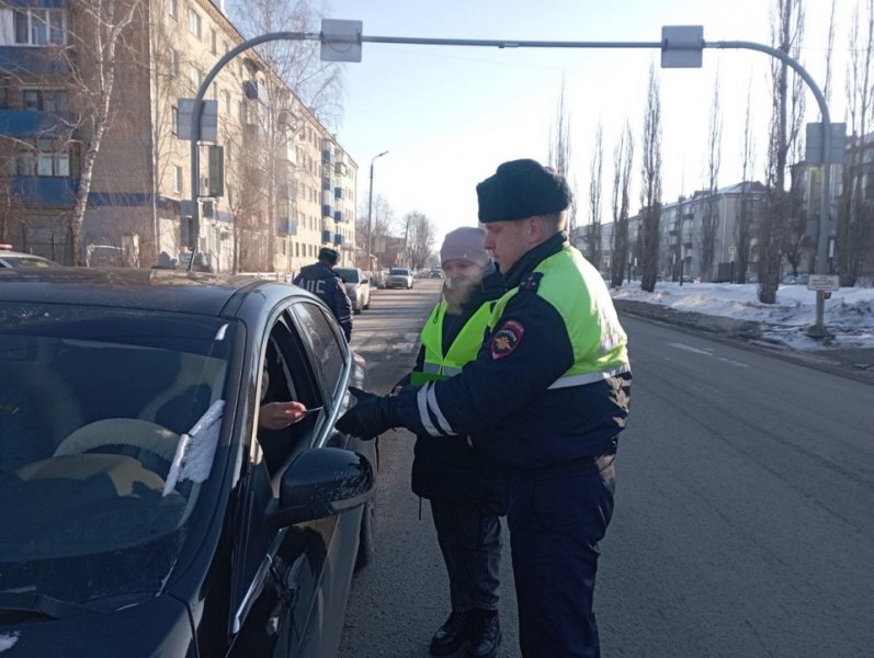 В преддверии 8 Марта сотрудники Госавтоинспекции останавливали транспортные средства не для проверки документов