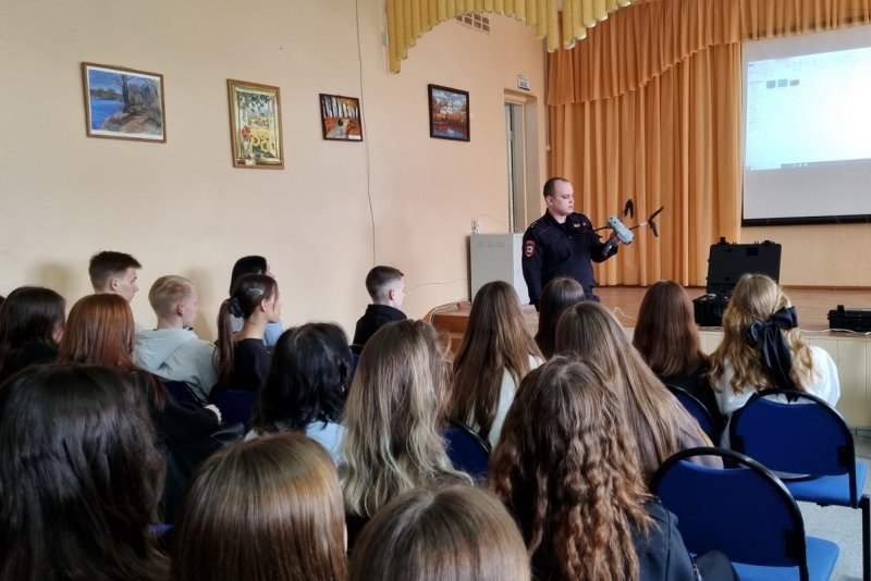 Сотрудники регионального УМВД провели встречу с учащимися школы №8 города Шадринска